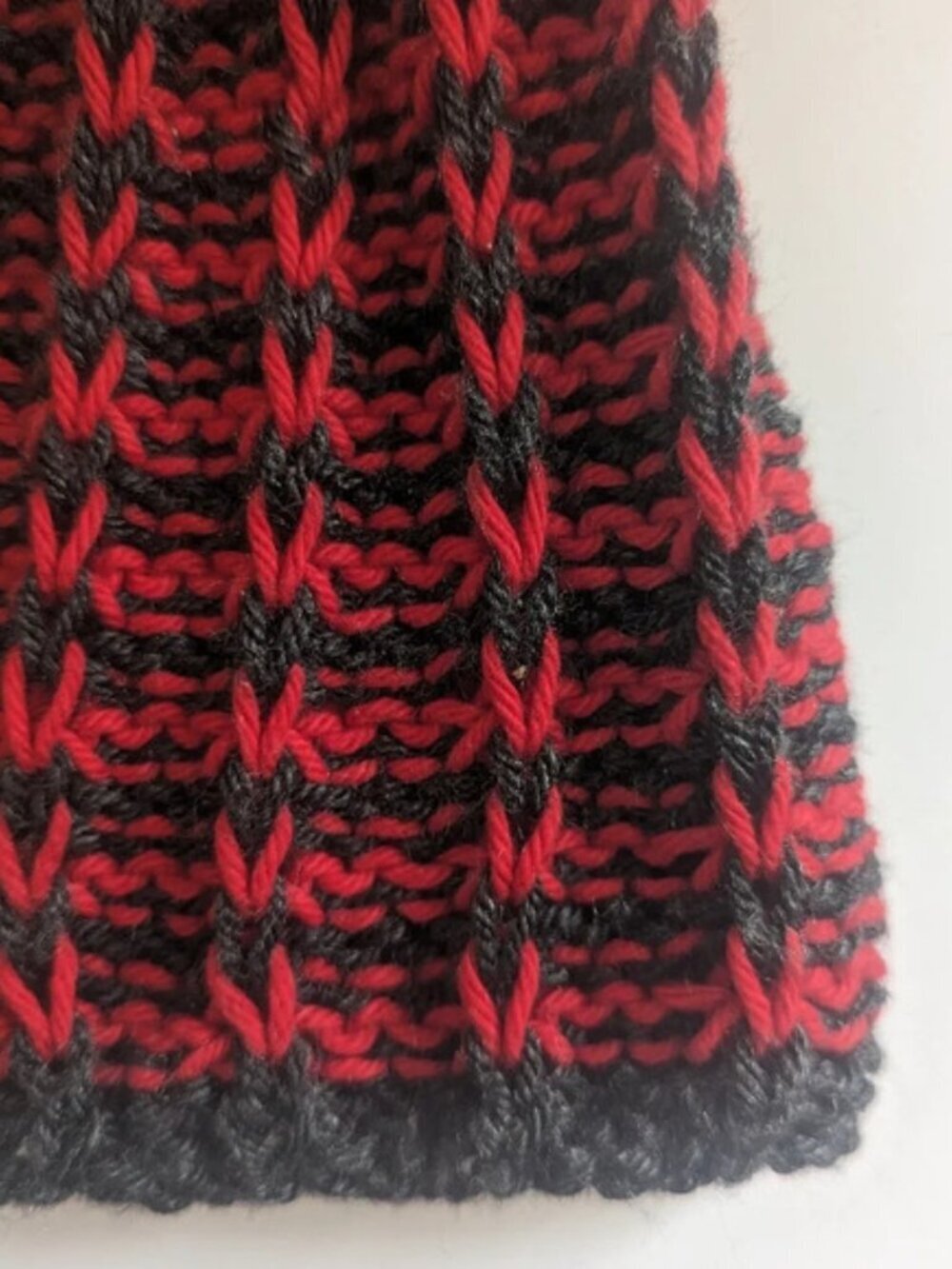 Red and Black Handmade Knitted Hat Touque - Picture 5 of 6